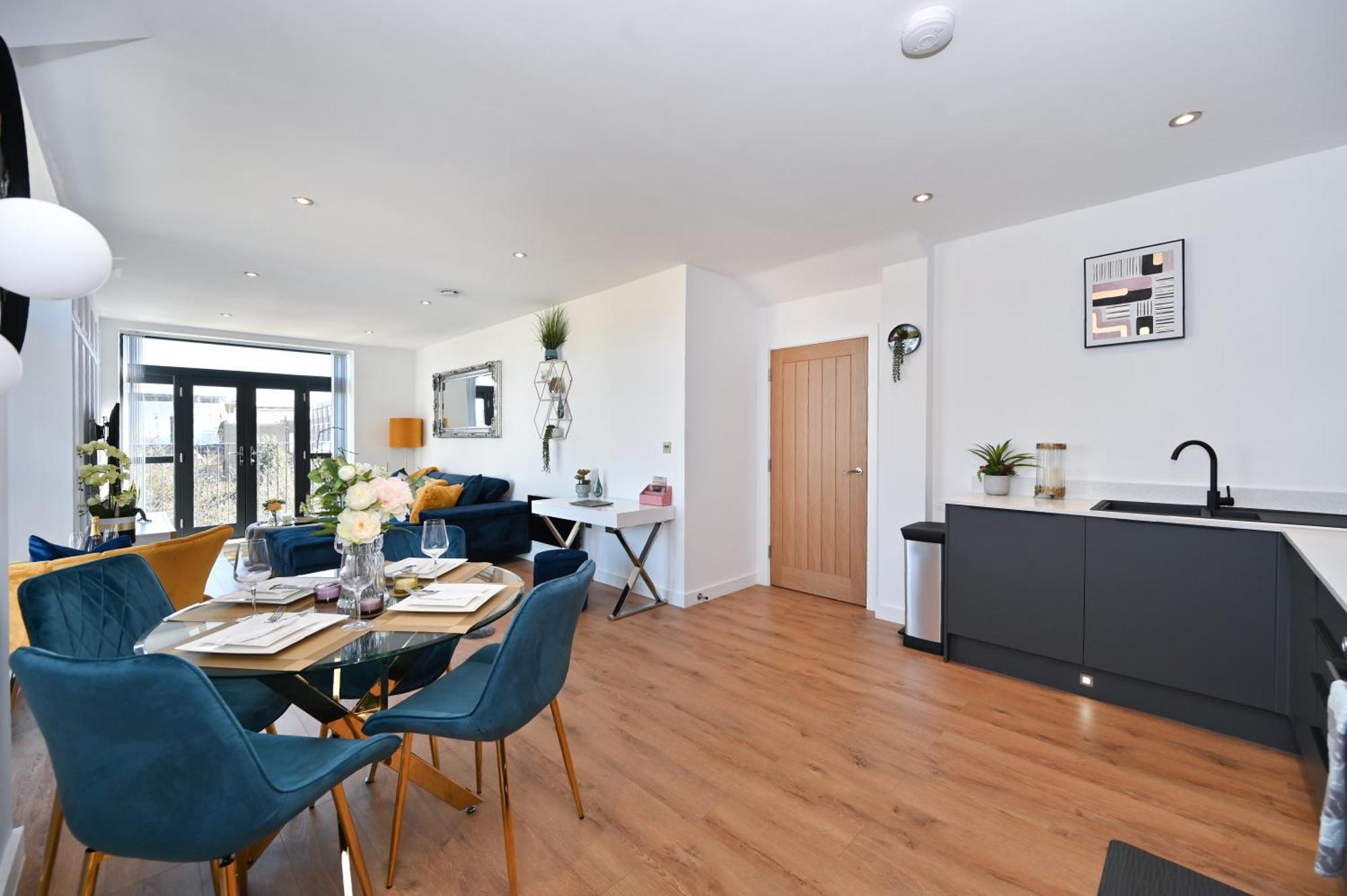 Spacious Designer 2Br Executive Apt, Near Beach & Marina, Central Location 램즈게이트 외부 사진